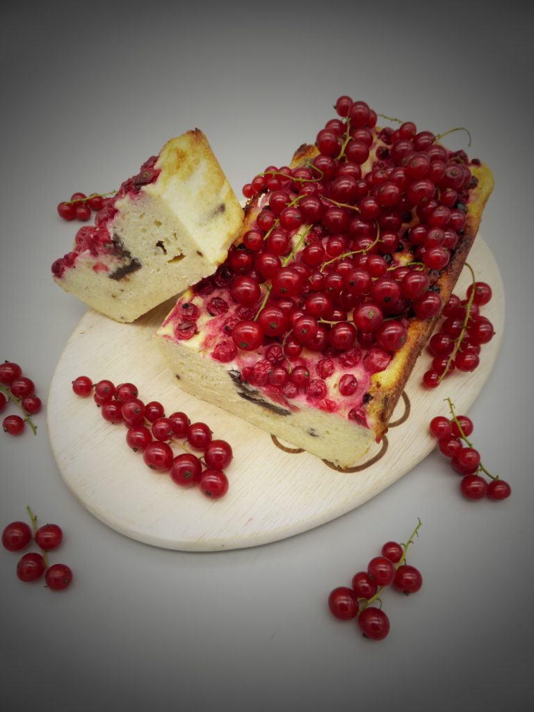 Grießkuchen mit Johannisbeeren – Sonnig mit ohne Wolken